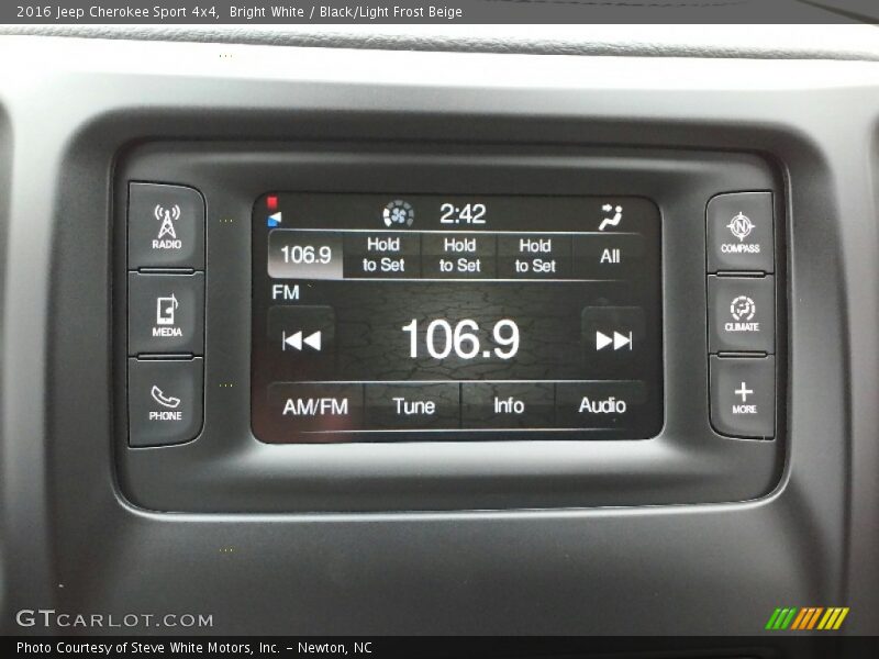 Bright White / Black/Light Frost Beige 2016 Jeep Cherokee Sport 4x4
