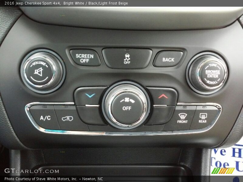 Bright White / Black/Light Frost Beige 2016 Jeep Cherokee Sport 4x4