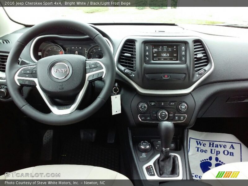 Bright White / Black/Light Frost Beige 2016 Jeep Cherokee Sport 4x4