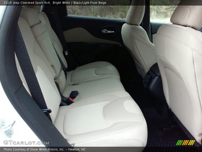 Bright White / Black/Light Frost Beige 2016 Jeep Cherokee Sport 4x4