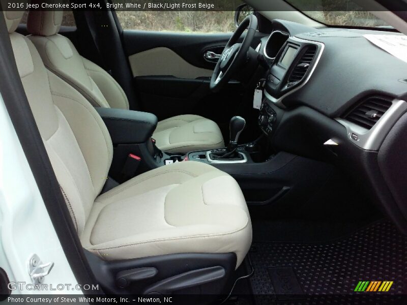 Bright White / Black/Light Frost Beige 2016 Jeep Cherokee Sport 4x4
