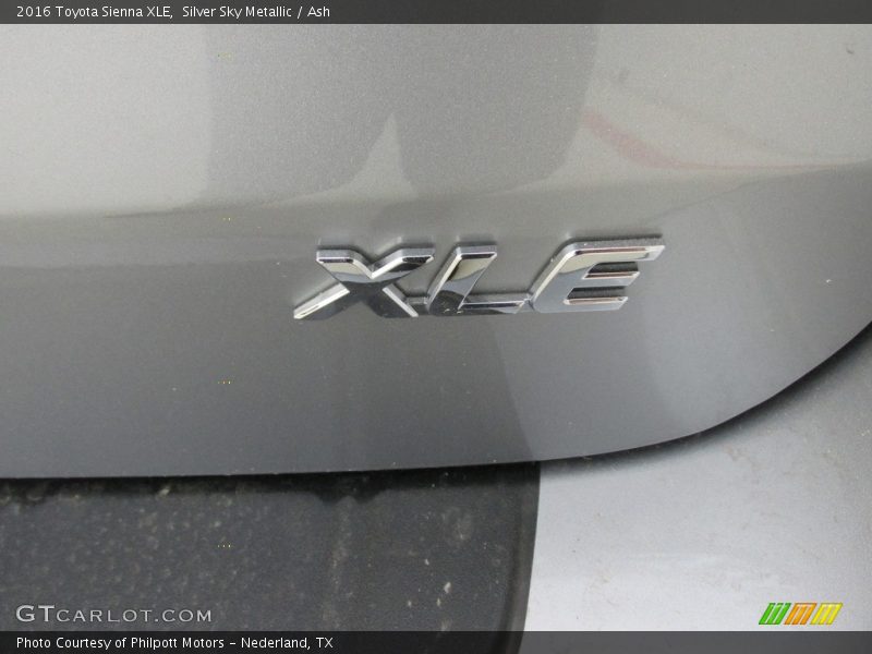 Silver Sky Metallic / Ash 2016 Toyota Sienna XLE