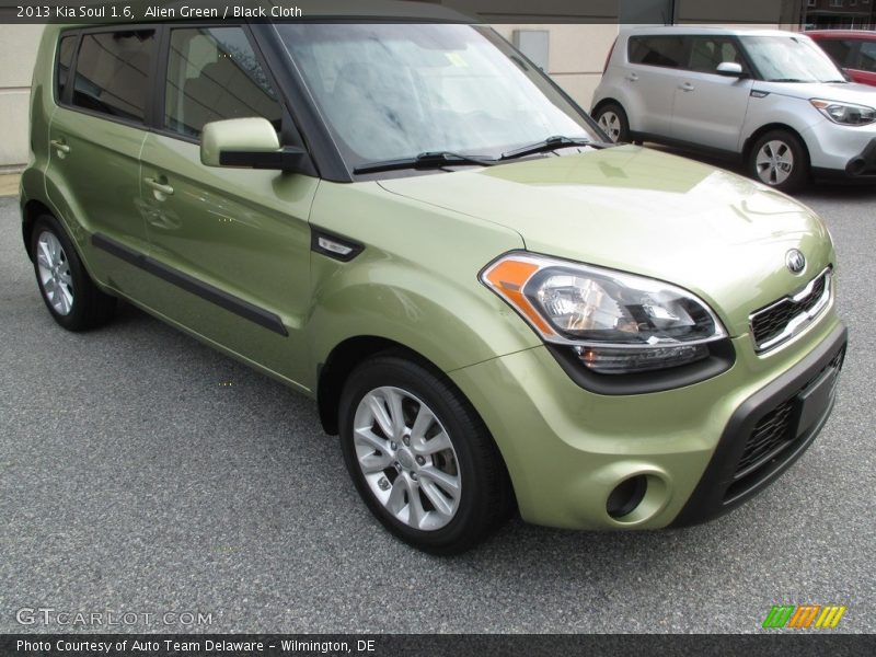 Alien Green / Black Cloth 2013 Kia Soul 1.6
