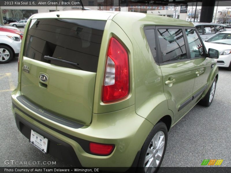 Alien Green / Black Cloth 2013 Kia Soul 1.6