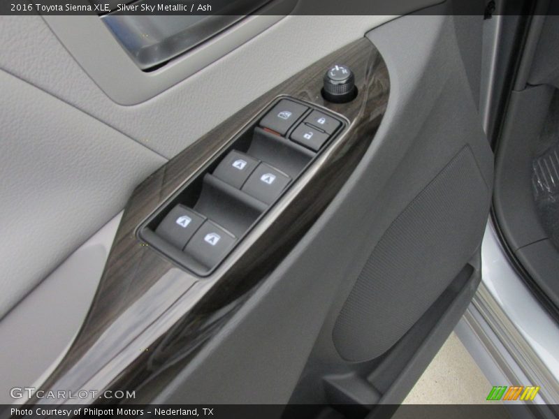 Controls of 2016 Sienna XLE
