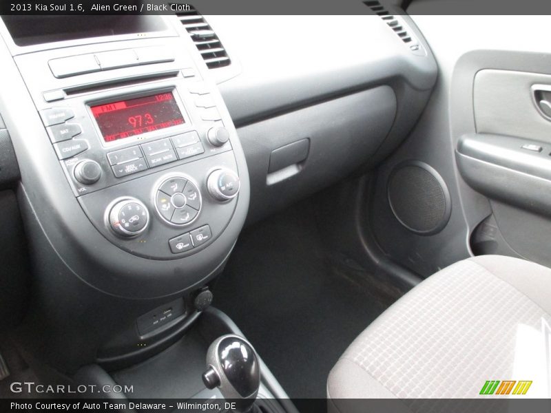 Alien Green / Black Cloth 2013 Kia Soul 1.6