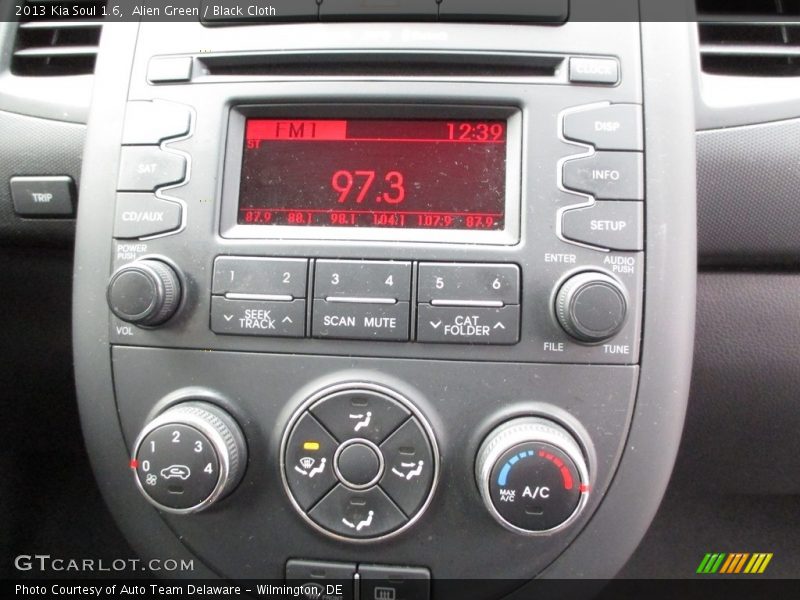 Alien Green / Black Cloth 2013 Kia Soul 1.6