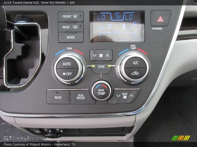 Controls of 2016 Sienna XLE