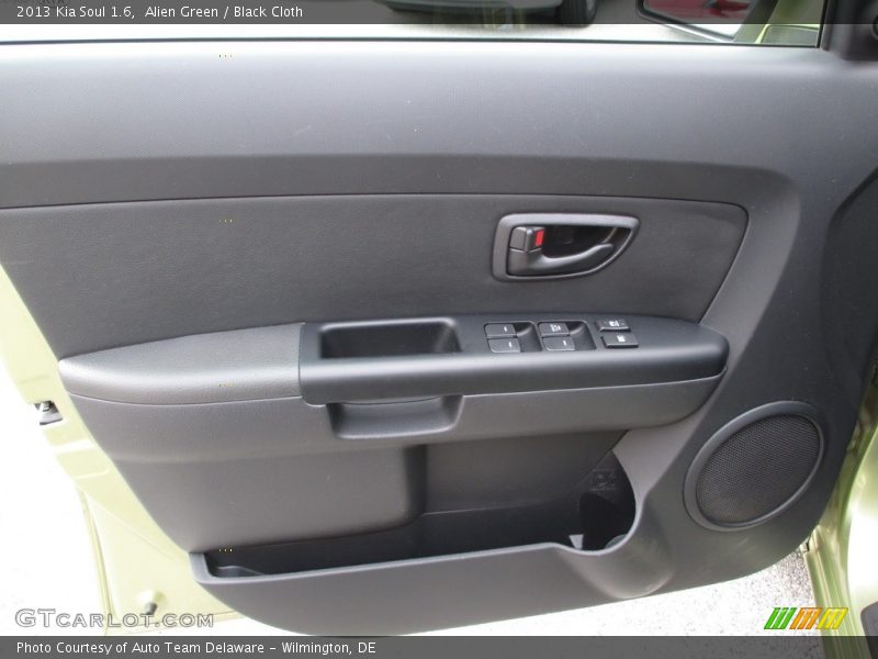 Alien Green / Black Cloth 2013 Kia Soul 1.6