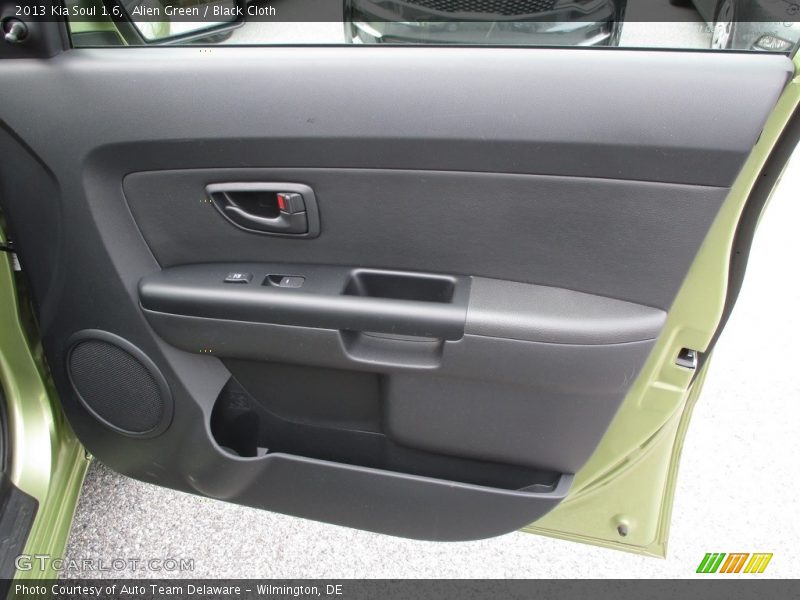 Alien Green / Black Cloth 2013 Kia Soul 1.6