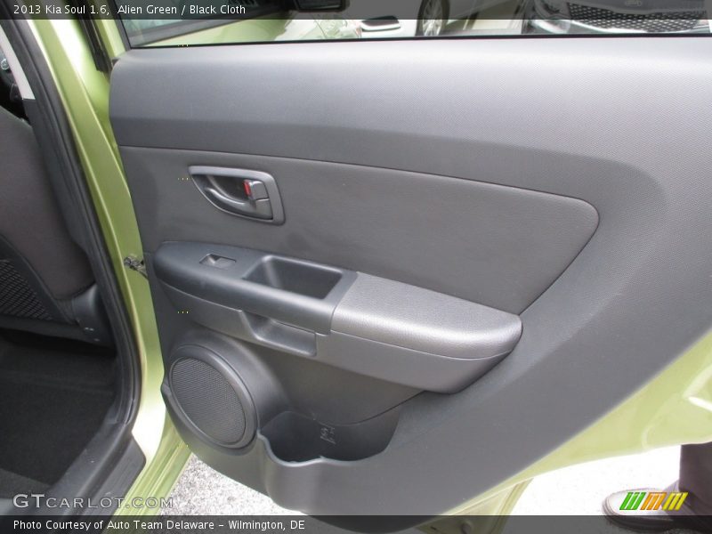 Alien Green / Black Cloth 2013 Kia Soul 1.6