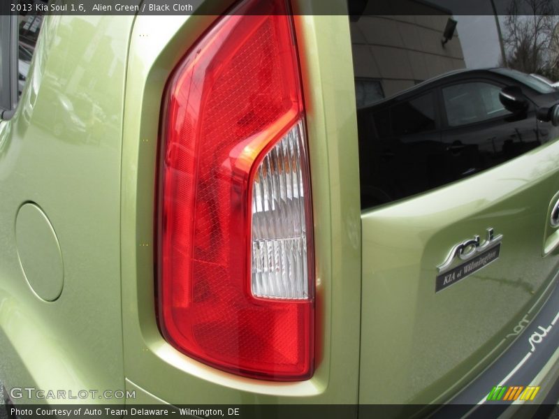Alien Green / Black Cloth 2013 Kia Soul 1.6