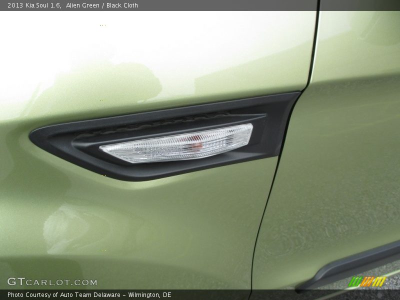 Alien Green / Black Cloth 2013 Kia Soul 1.6