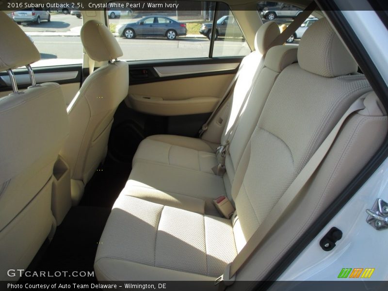Crystal White Pearl / Warm Ivory 2016 Subaru Outback 2.5i