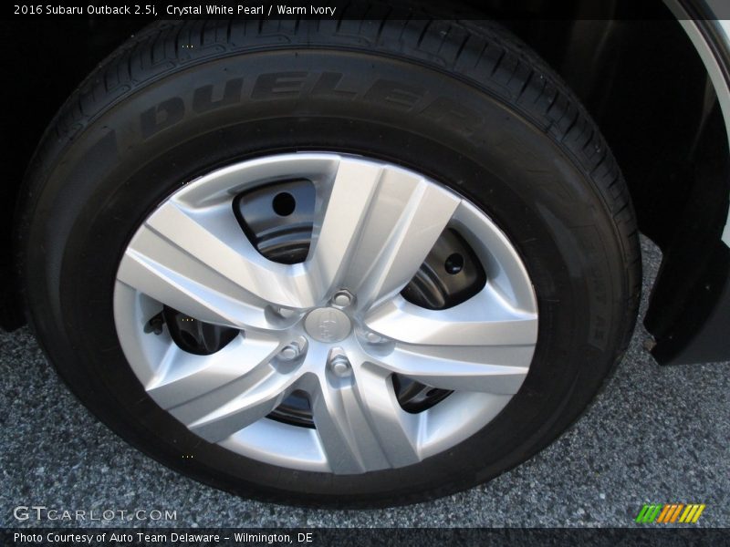 Crystal White Pearl / Warm Ivory 2016 Subaru Outback 2.5i