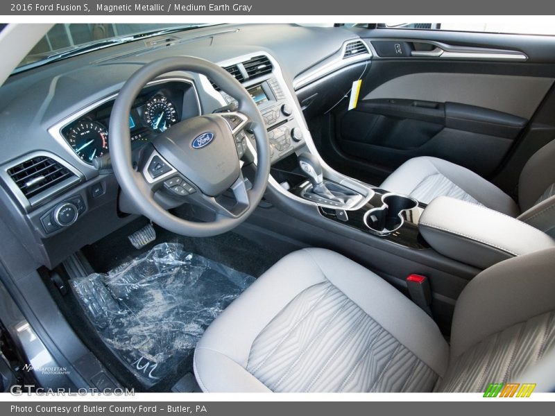 Magnetic Metallic / Medium Earth Gray 2016 Ford Fusion S