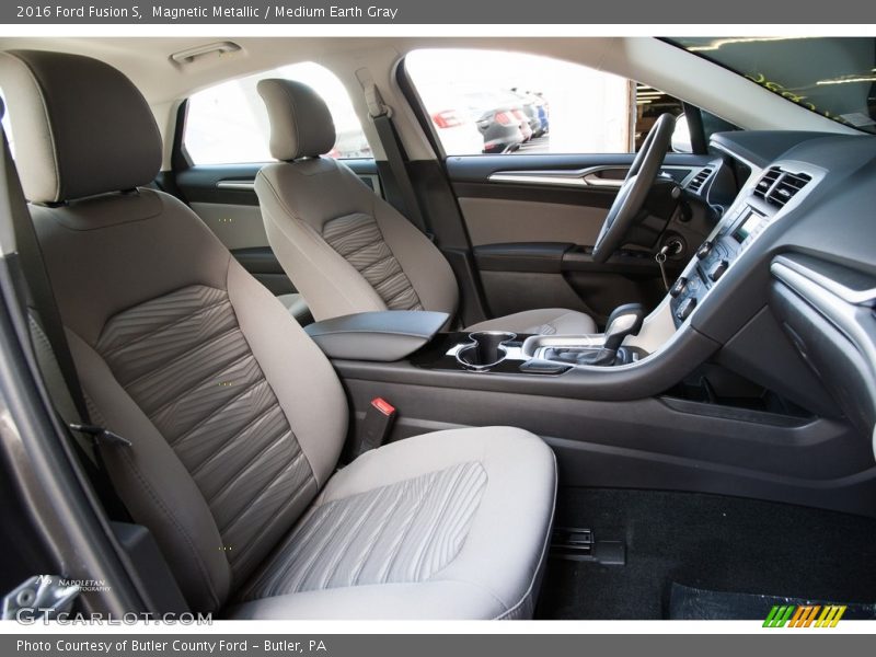 Magnetic Metallic / Medium Earth Gray 2016 Ford Fusion S