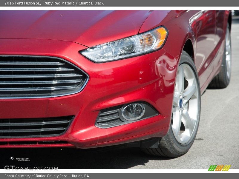 Ruby Red Metallic / Charcoal Black 2016 Ford Fusion SE