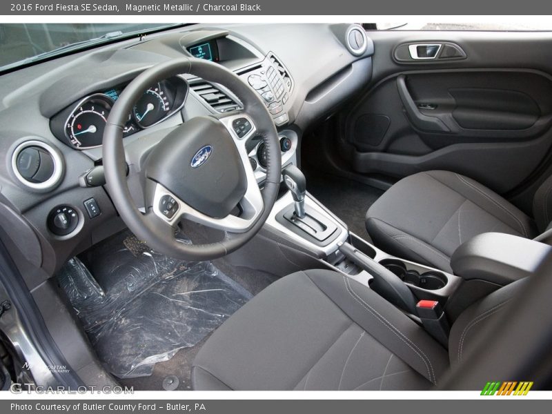 Magnetic Metallic / Charcoal Black 2016 Ford Fiesta SE Sedan