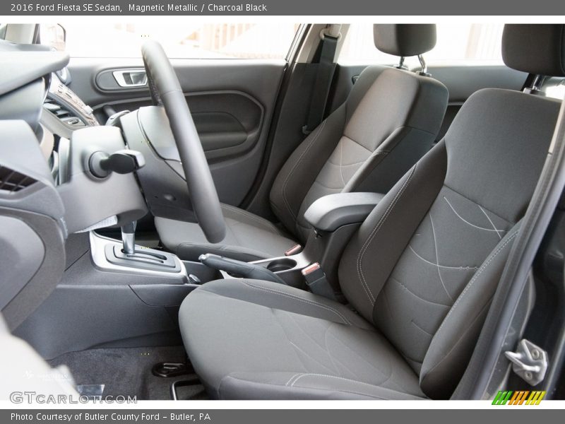 Magnetic Metallic / Charcoal Black 2016 Ford Fiesta SE Sedan