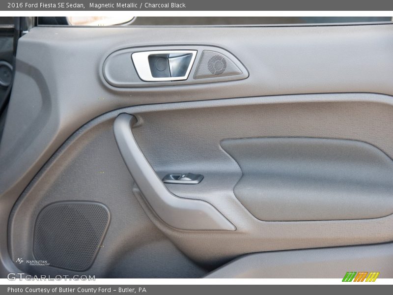 Magnetic Metallic / Charcoal Black 2016 Ford Fiesta SE Sedan