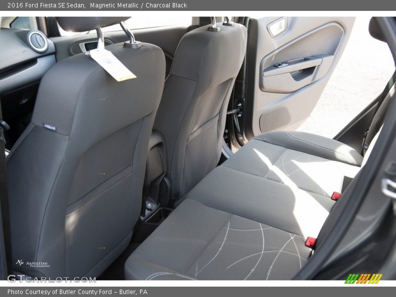 Magnetic Metallic / Charcoal Black 2016 Ford Fiesta SE Sedan