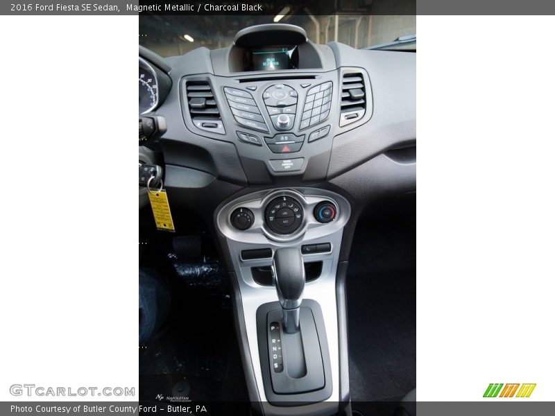 Magnetic Metallic / Charcoal Black 2016 Ford Fiesta SE Sedan