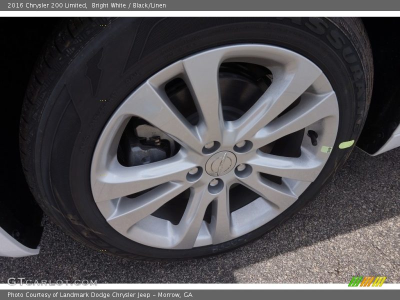 Bright White / Black/Linen 2016 Chrysler 200 Limited