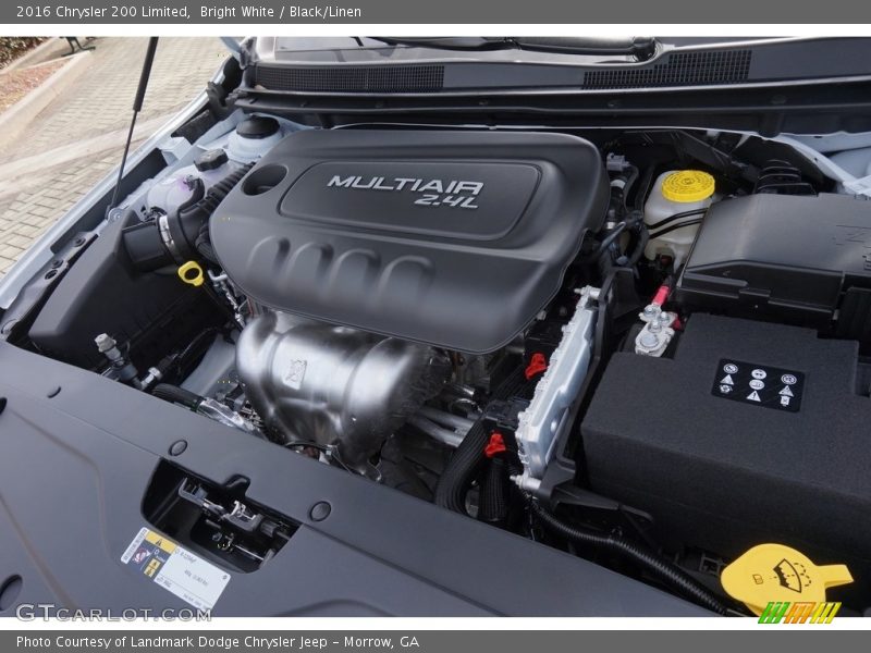 Bright White / Black/Linen 2016 Chrysler 200 Limited