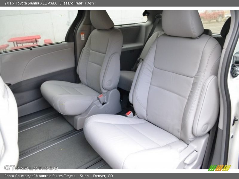 Blizzard Pearl / Ash 2016 Toyota Sienna XLE AWD