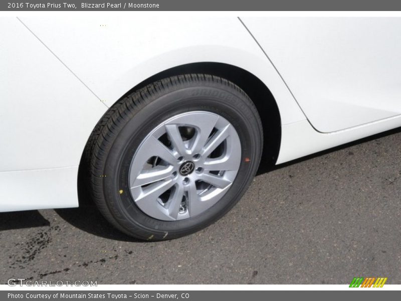 Blizzard Pearl / Moonstone 2016 Toyota Prius Two