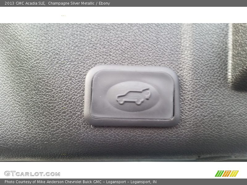 Champagne Silver Metallic / Ebony 2013 GMC Acadia SLE