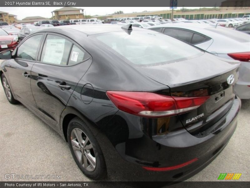 Black / Gray 2017 Hyundai Elantra SE