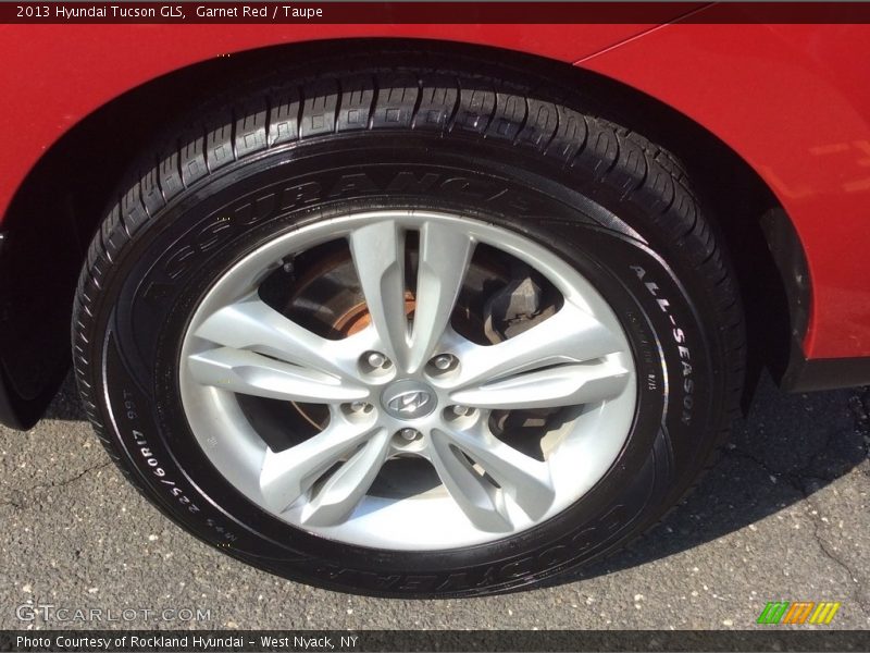 Garnet Red / Taupe 2013 Hyundai Tucson GLS