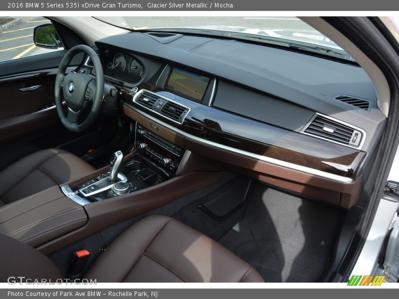 Dashboard of 2016 5 Series 535i xDrive Gran Turismo