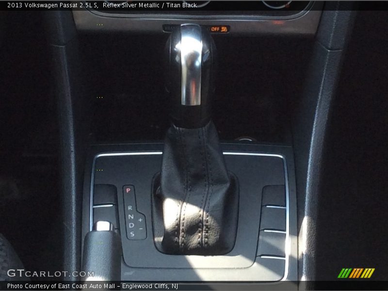 Reflex Silver Metallic / Titan Black 2013 Volkswagen Passat 2.5L S