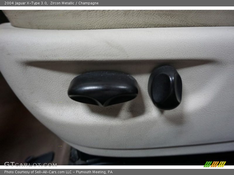 Zircon Metallic / Champagne 2004 Jaguar X-Type 3.0