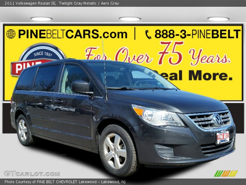 Twilight Gray Metallic / Aero Gray 2011 Volkswagen Routan SE