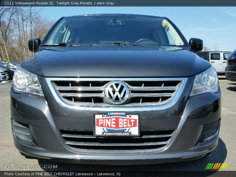 Twilight Gray Metallic / Aero Gray 2011 Volkswagen Routan SE