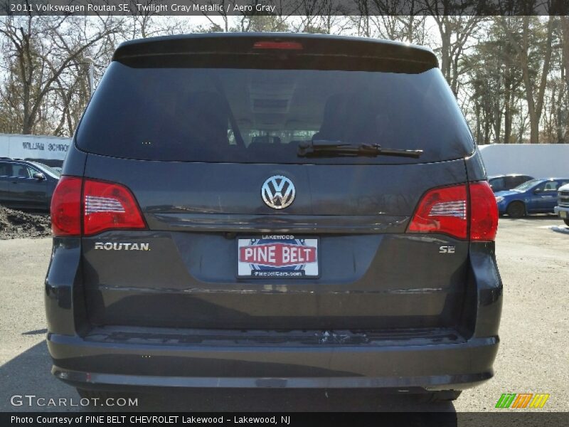 Twilight Gray Metallic / Aero Gray 2011 Volkswagen Routan SE