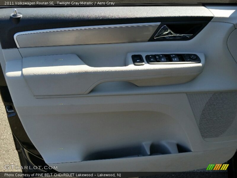Twilight Gray Metallic / Aero Gray 2011 Volkswagen Routan SE