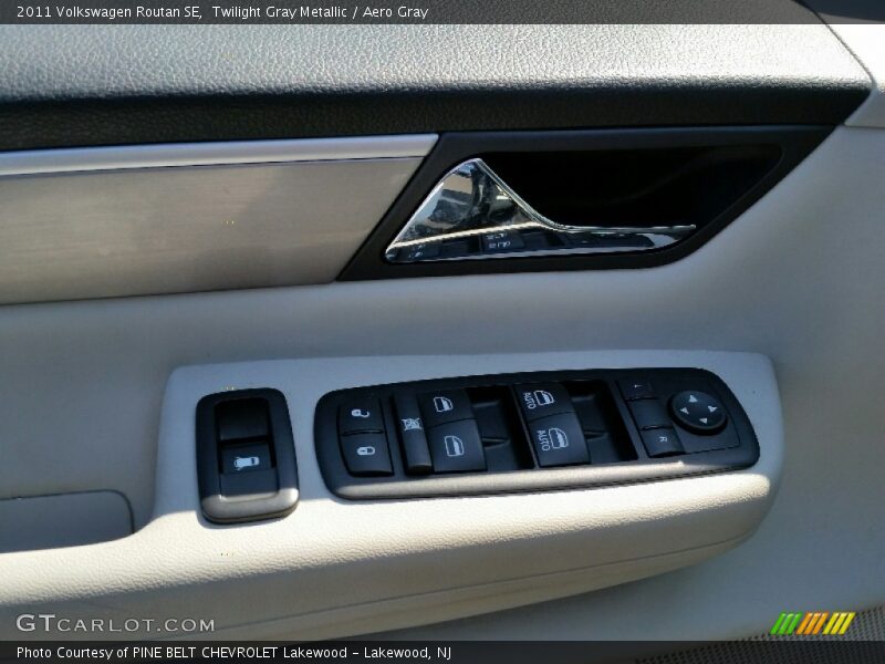 Twilight Gray Metallic / Aero Gray 2011 Volkswagen Routan SE