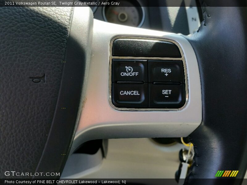 Twilight Gray Metallic / Aero Gray 2011 Volkswagen Routan SE