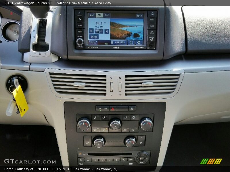 Twilight Gray Metallic / Aero Gray 2011 Volkswagen Routan SE