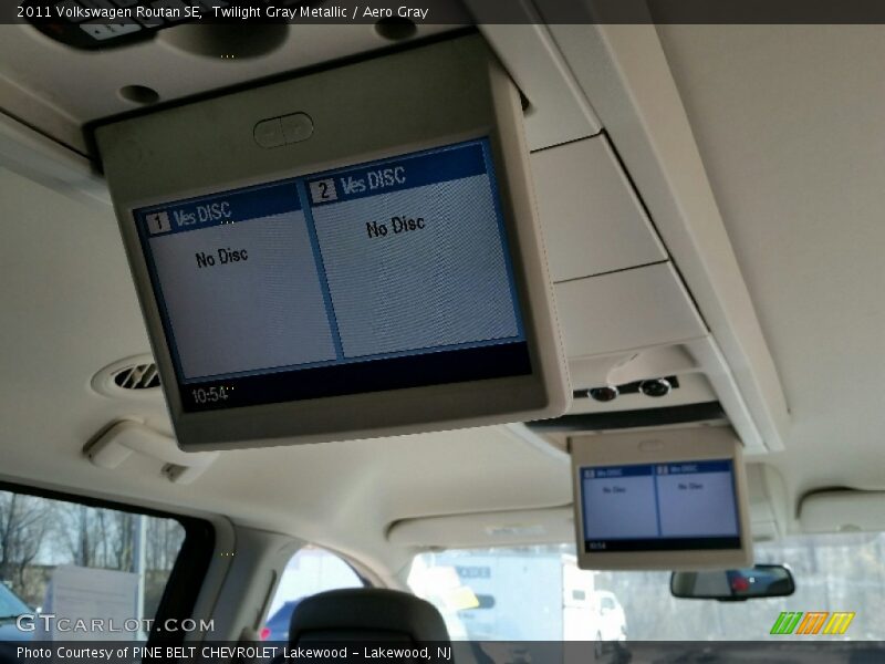 Twilight Gray Metallic / Aero Gray 2011 Volkswagen Routan SE