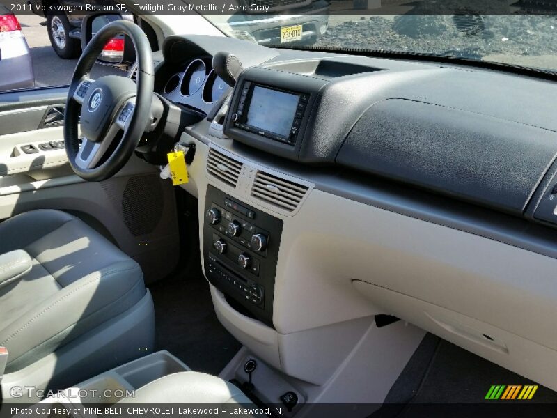 Twilight Gray Metallic / Aero Gray 2011 Volkswagen Routan SE