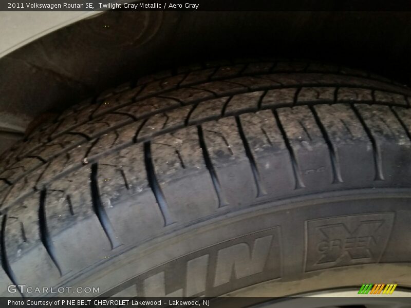 Twilight Gray Metallic / Aero Gray 2011 Volkswagen Routan SE