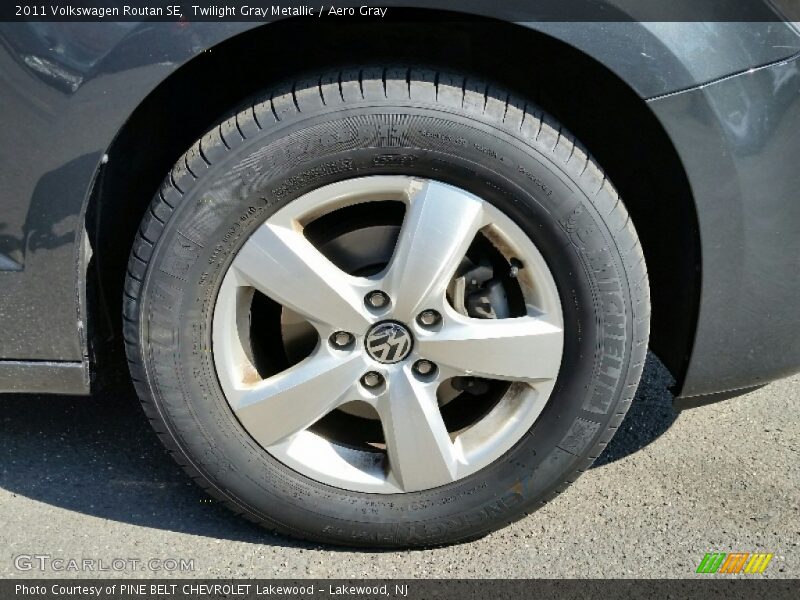 Twilight Gray Metallic / Aero Gray 2011 Volkswagen Routan SE