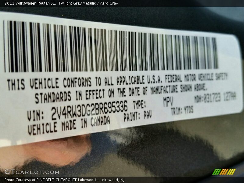 Twilight Gray Metallic / Aero Gray 2011 Volkswagen Routan SE