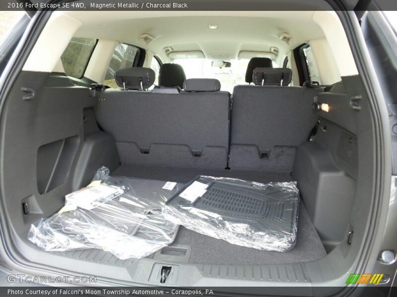 Magnetic Metallic / Charcoal Black 2016 Ford Escape SE 4WD